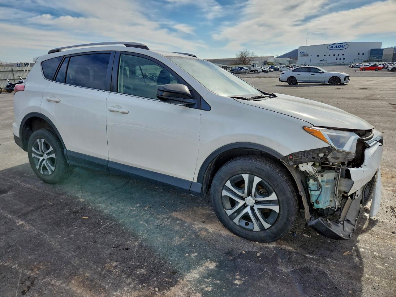 Toyota RAV4 Le Image 6