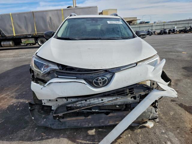 Toyota RAV4 Le Image 3