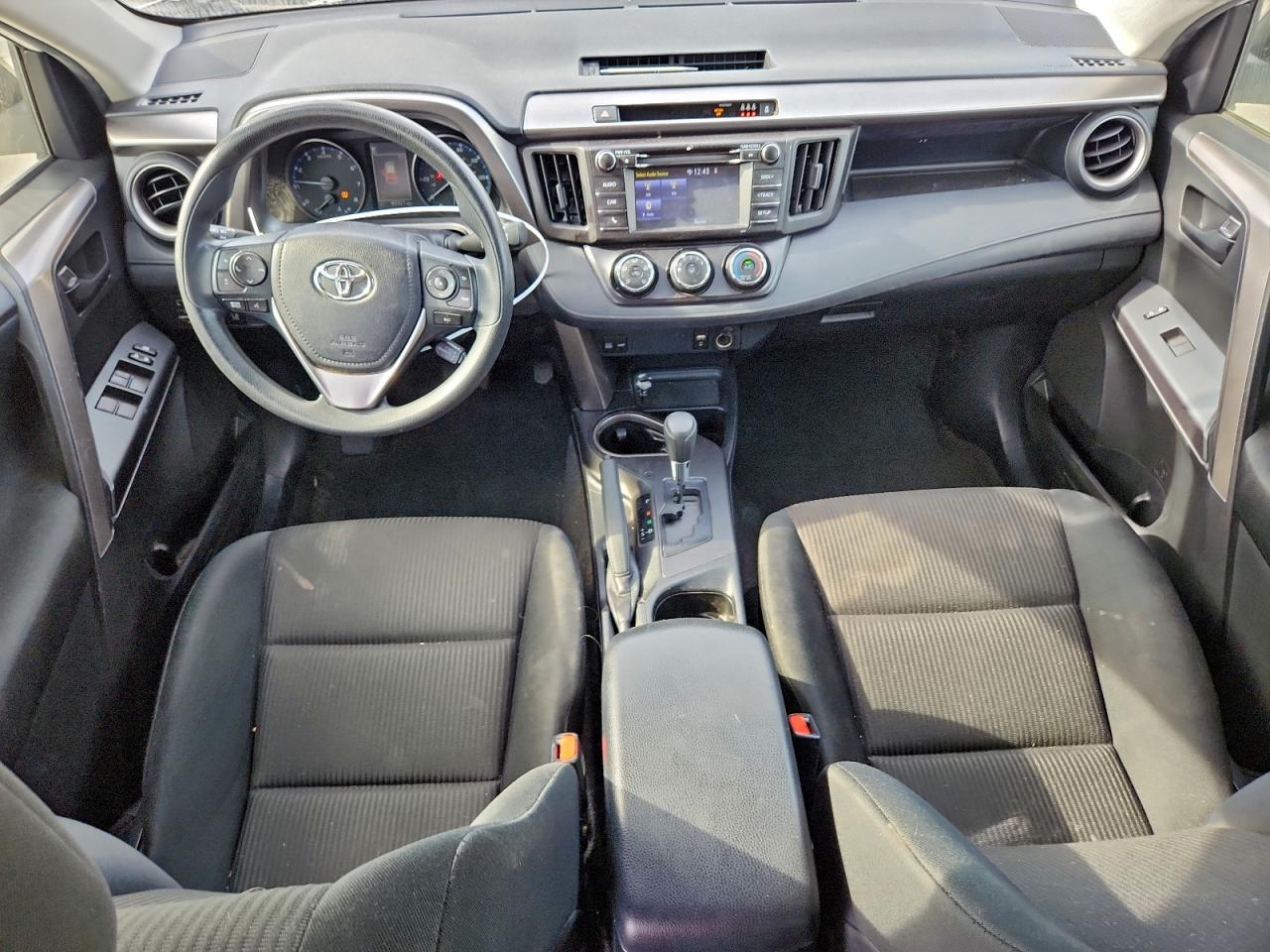 Toyota RAV4 Le Image 11