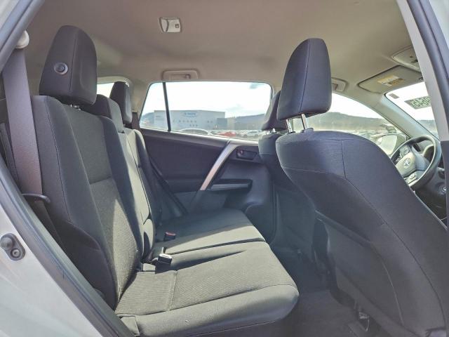 Toyota RAV4 Le Image 5
