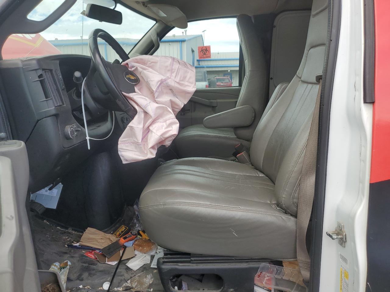 Chevrolet Express Image 3