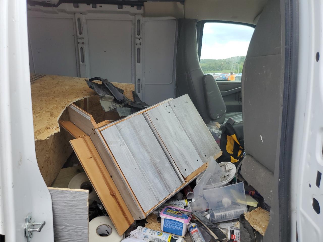 Chevrolet Express Image 12