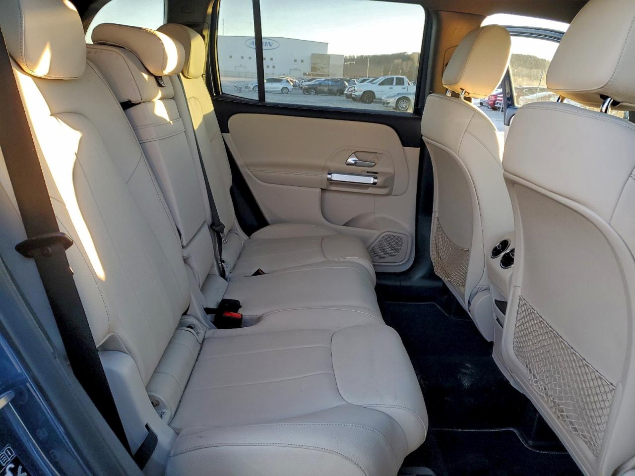 Mercedes-Benz GLB 250 Image 10