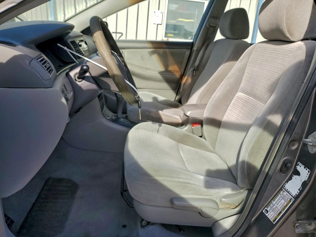 Toyota Corolla Ce Image 12