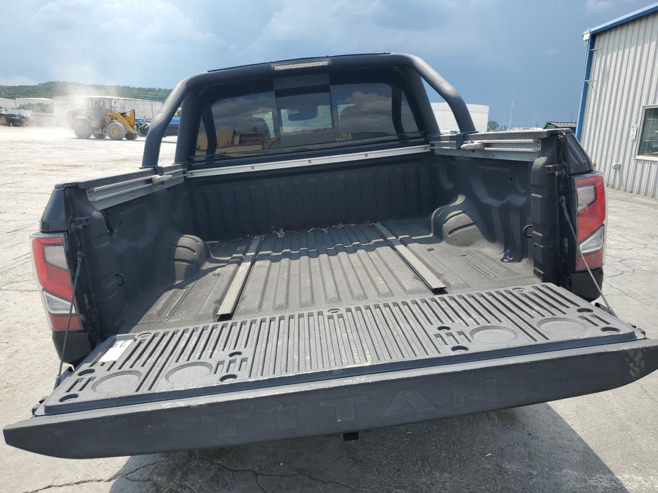 Nissan Titan Sv Image 4