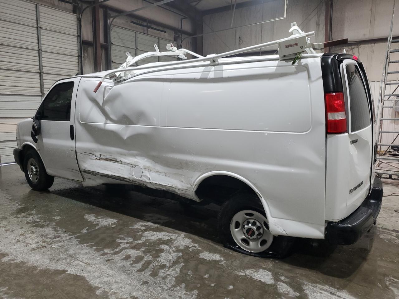 GMC Savana G2500 Image 7