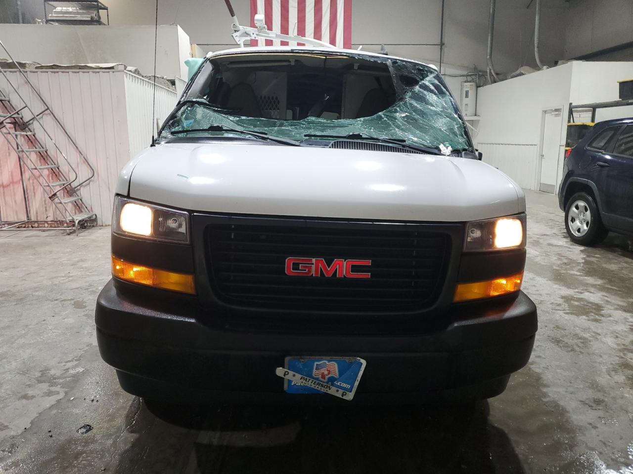 GMC Savana G2500 Image 9