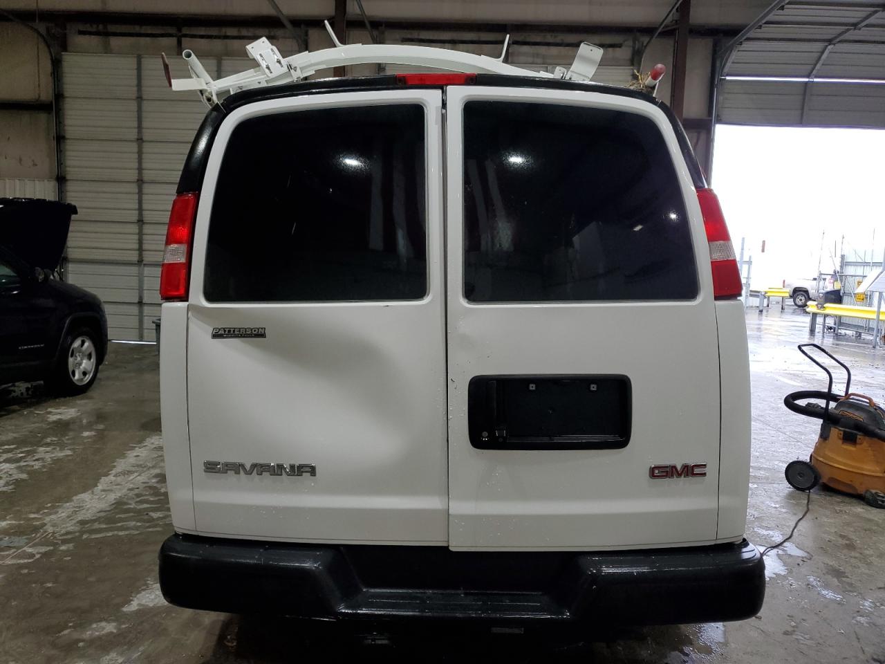 GMC Savana G2500 Image 6