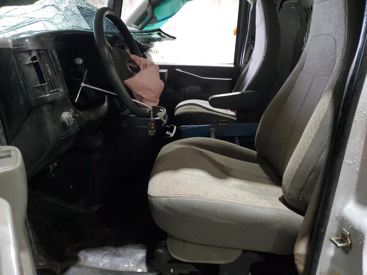 GMC Savana G2500 Image 5