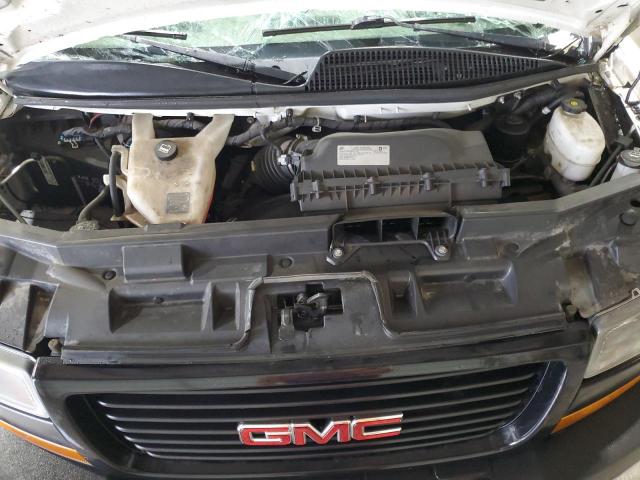 GMC Savana G2500 Image 13