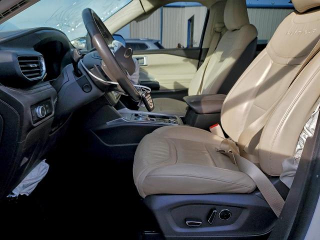 Ford Explorer Platinum Image 12