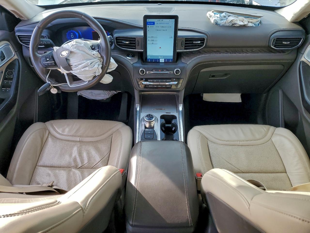 Ford Explorer Platinum Image 2