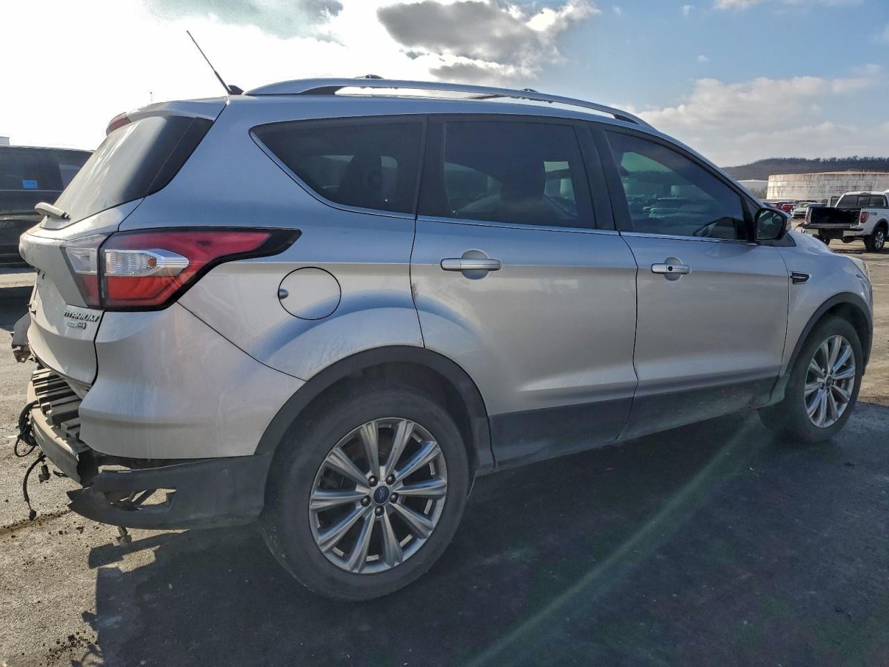 Ford Escape Titanium Image 3