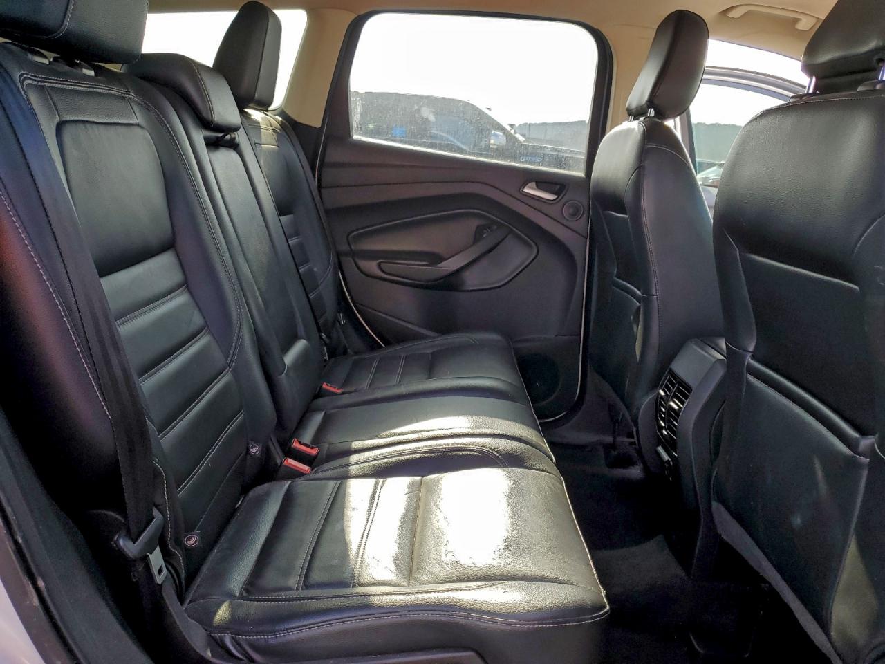 Ford Escape Titanium Image 13