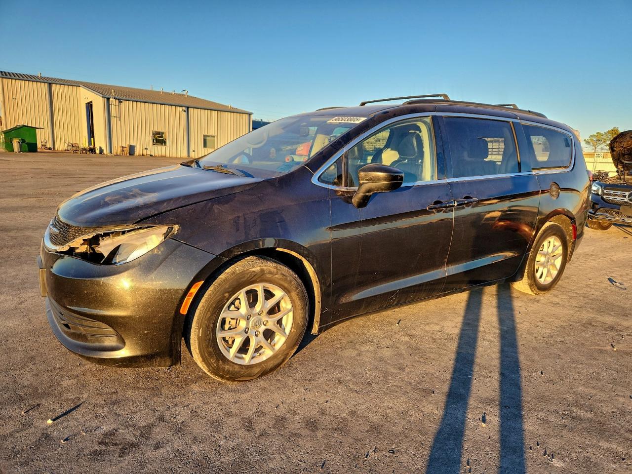 Chrysler Minivan Lxi Image 1