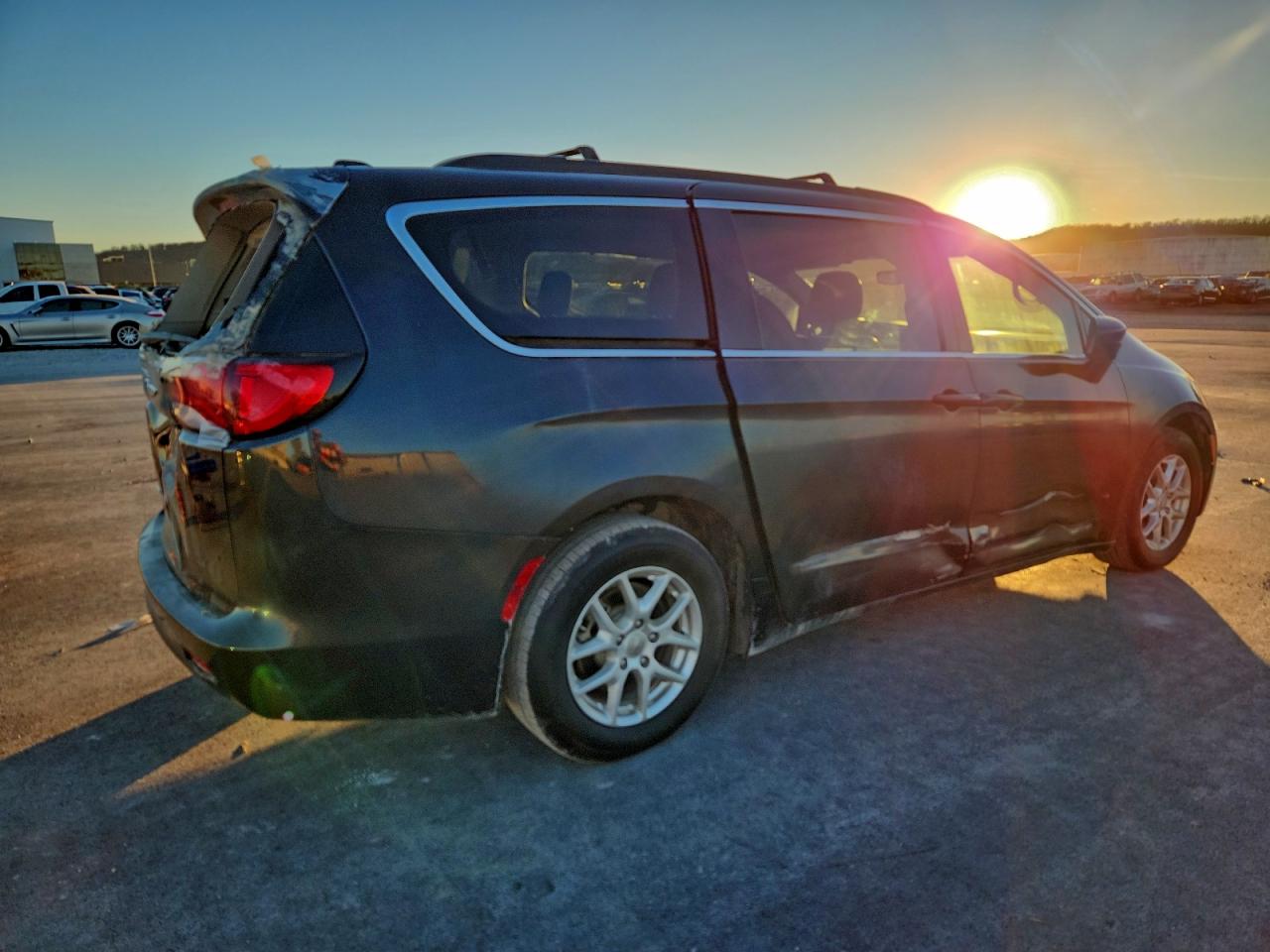 Chrysler Minivan Lxi Image 5