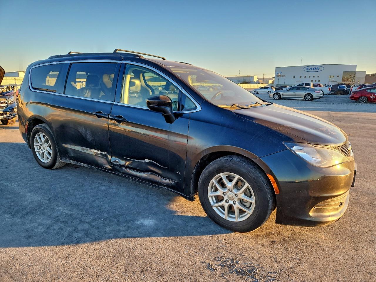 Chrysler Minivan Lxi Image 4