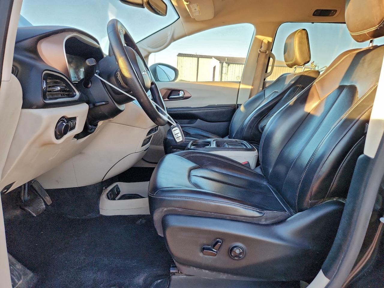 Chrysler Minivan Lxi Image 12