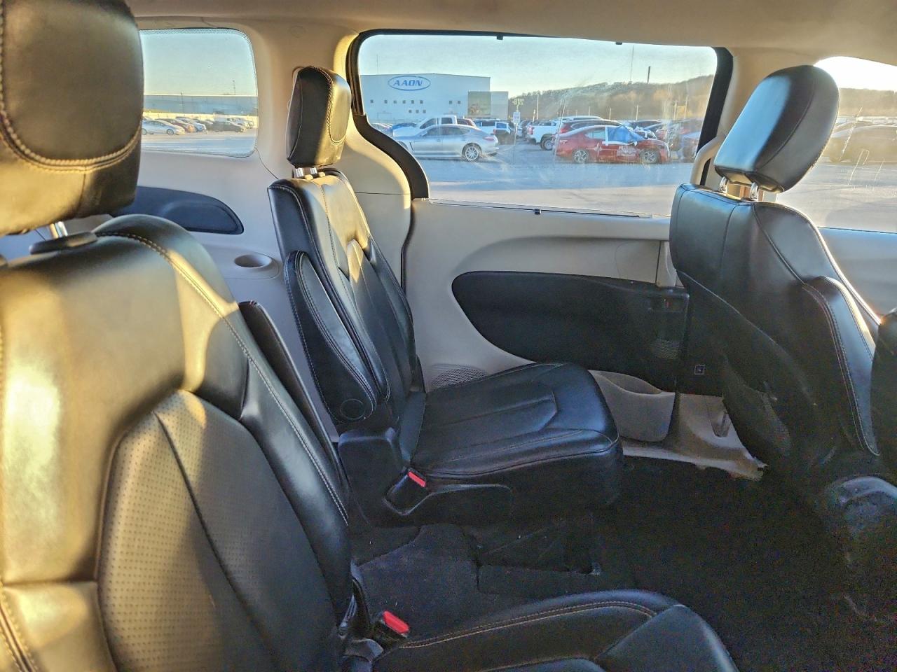 Chrysler Minivan Lxi Image 6