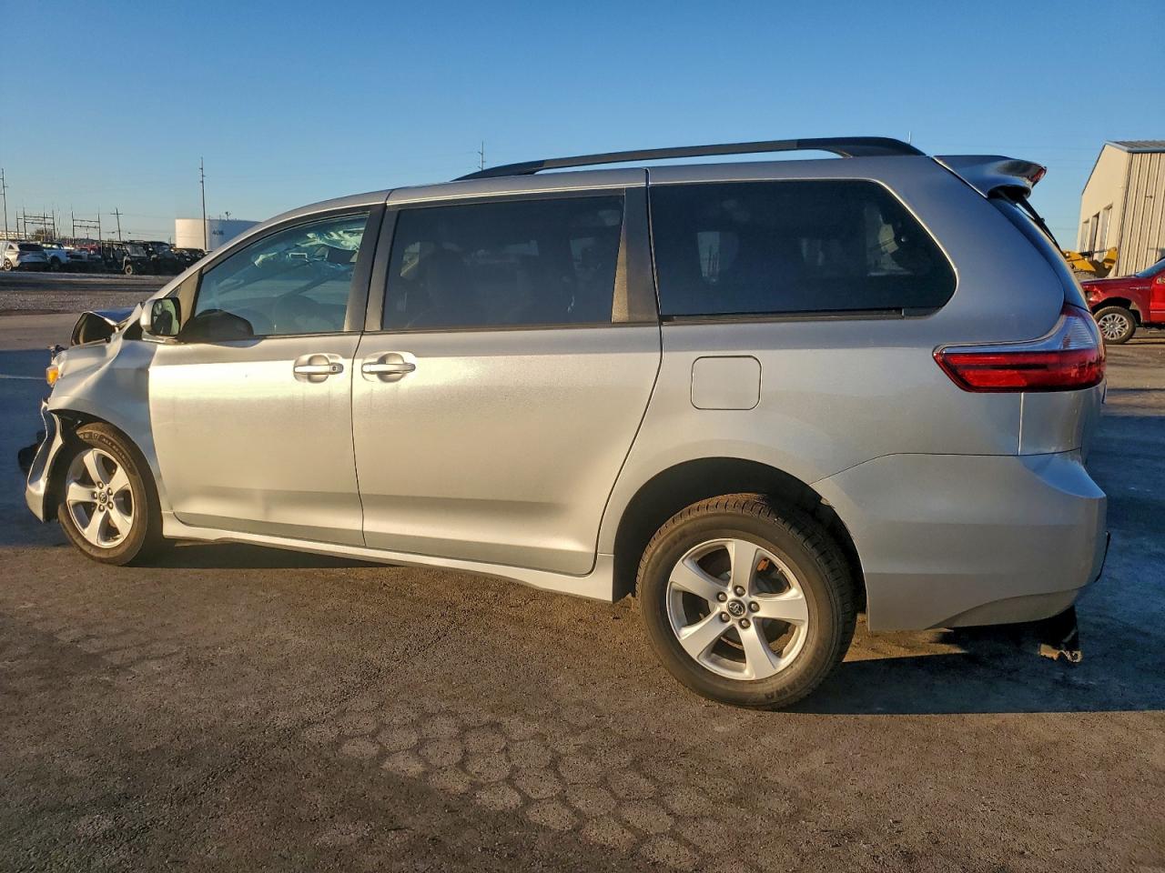 Toyota Sienna Le Image 13