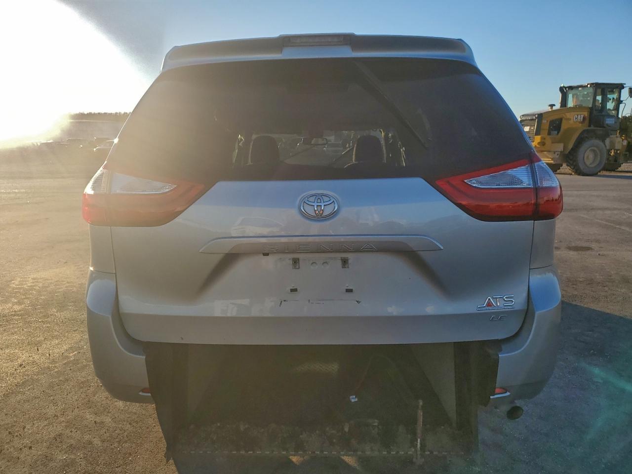 Toyota Sienna Le Image 5