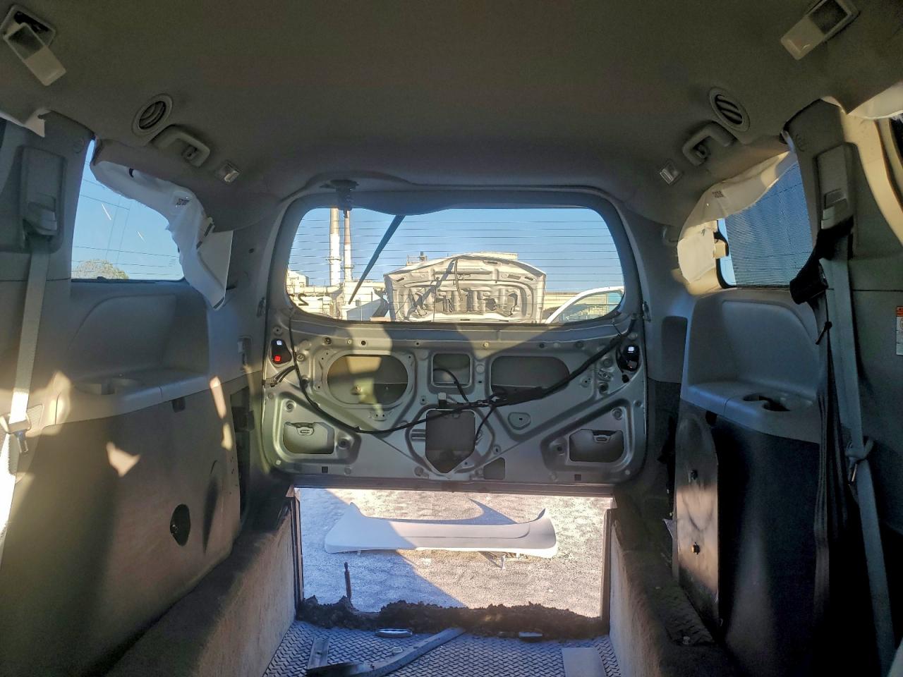 Toyota Sienna Le Image 10