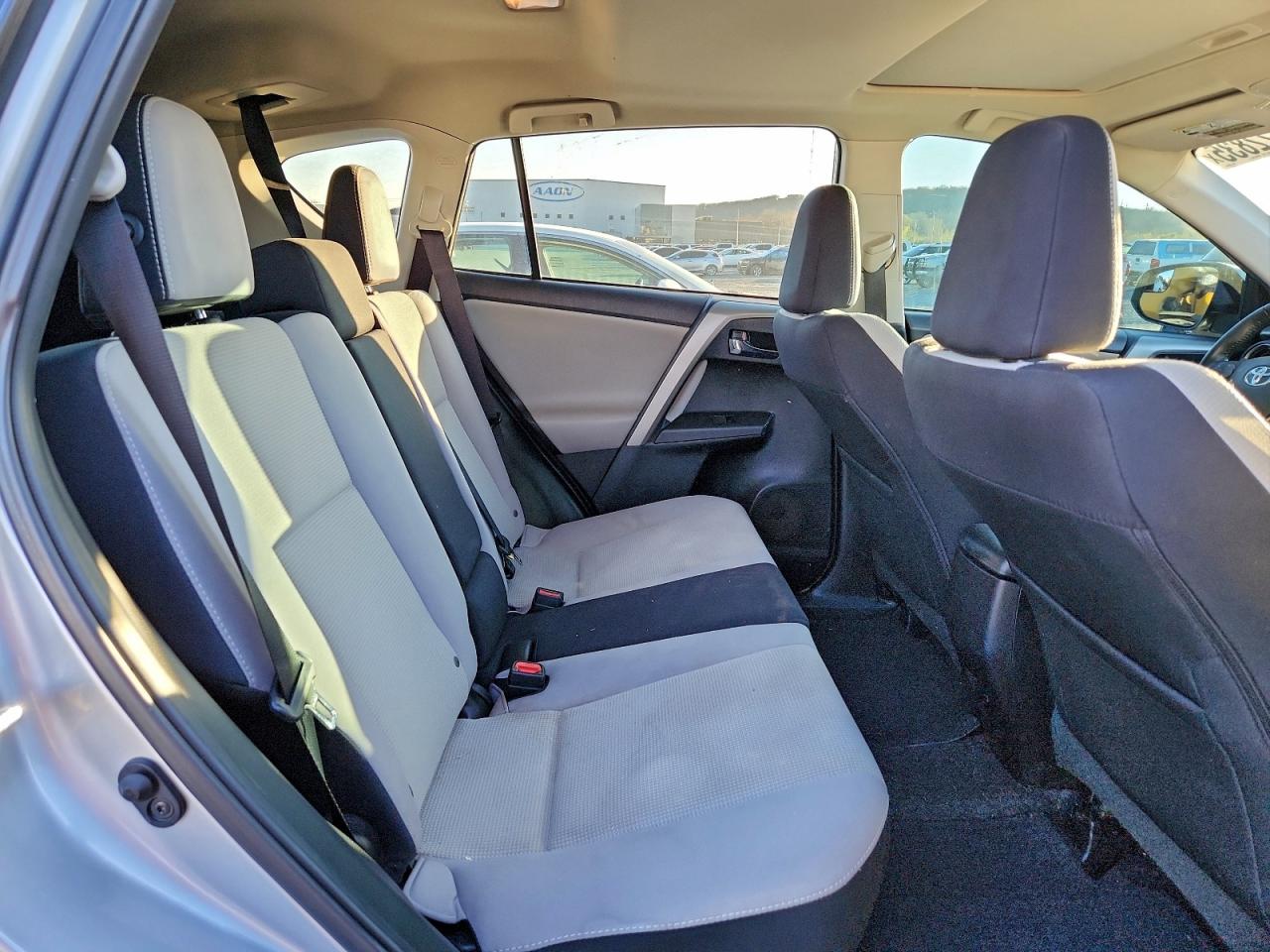 Toyota RAV4 Xle Image 9