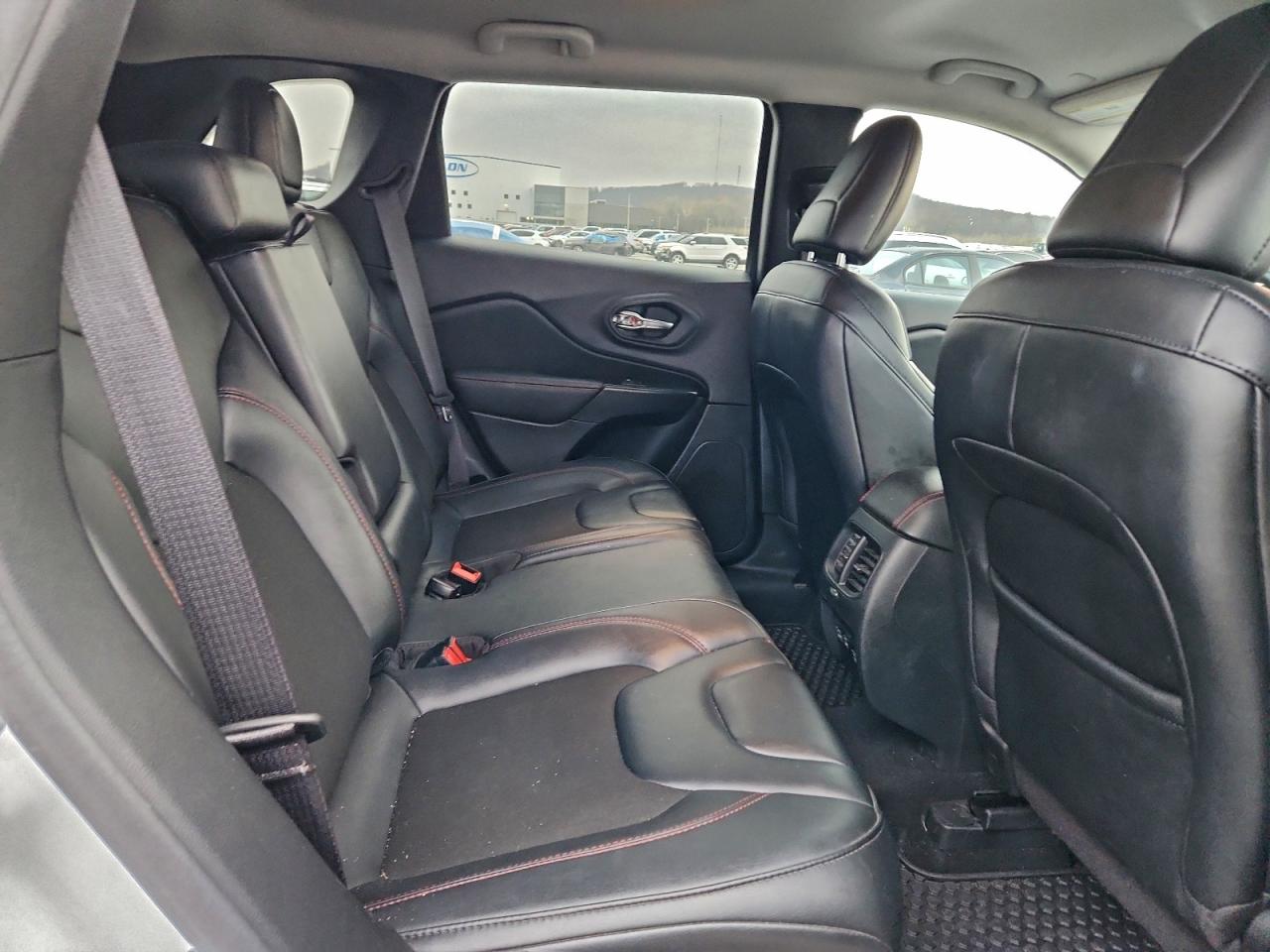 Jeep Cherokee Trailhawk Image 3