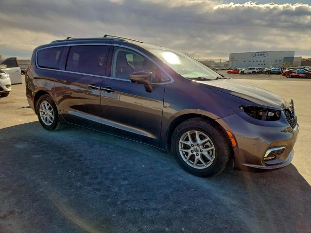 Chrysler Pacifica Touring L Image 4