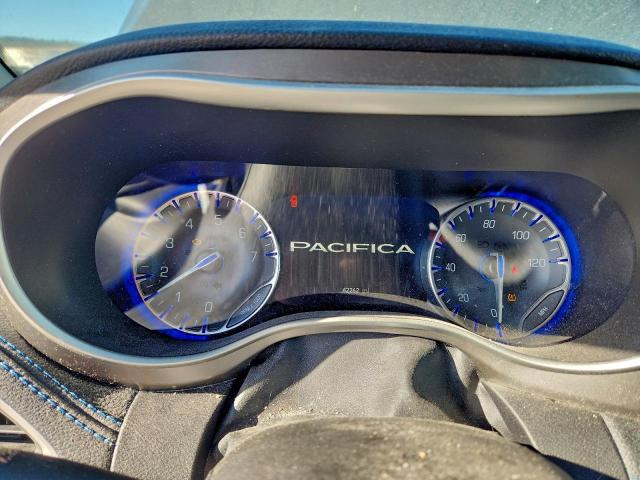 Chrysler Pacifica Touring L Image 6