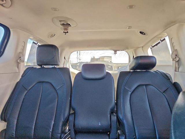 Chrysler Pacifica Touring L Image 2