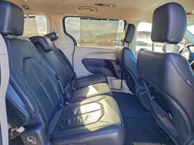 Chrysler Pacifica Touring L Image 7