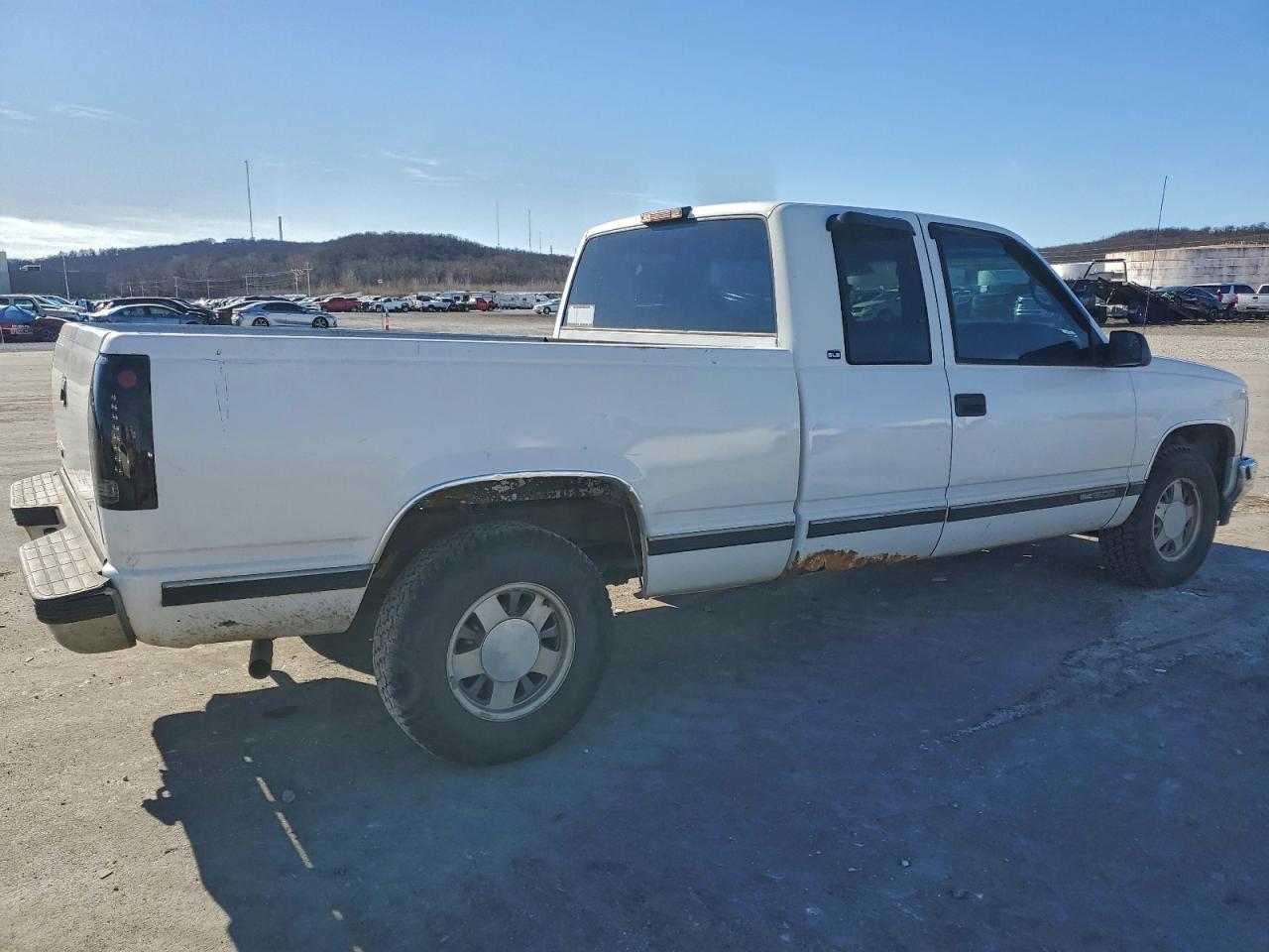 GMC Sierra C1500 Image 3
