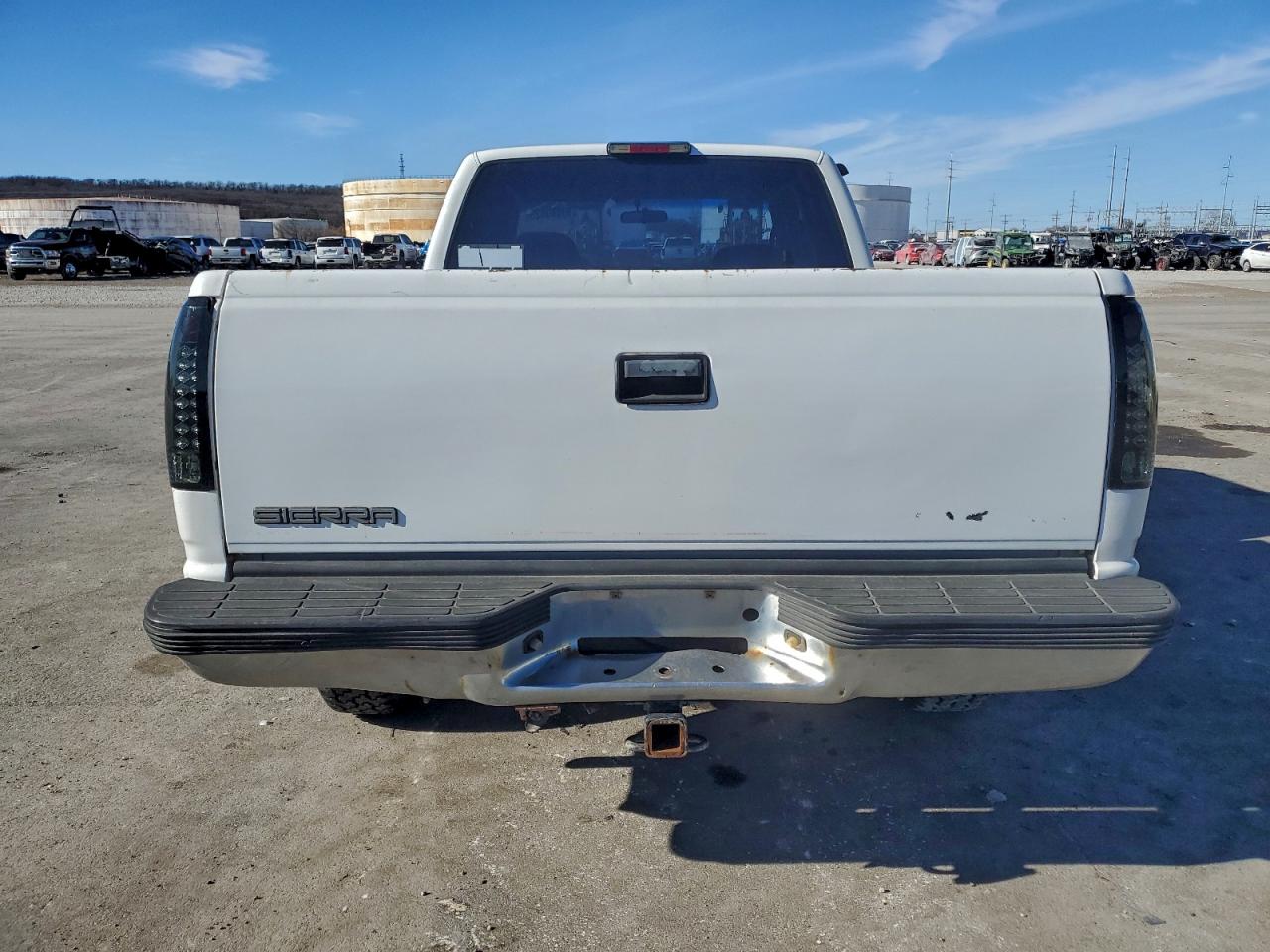 GMC Sierra C1500 Image 9