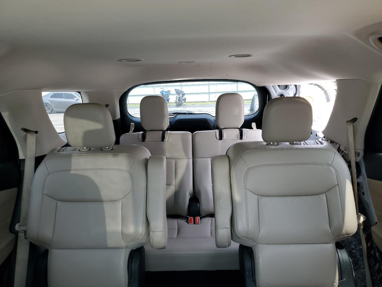 Ford Explorer Xlt Image 8