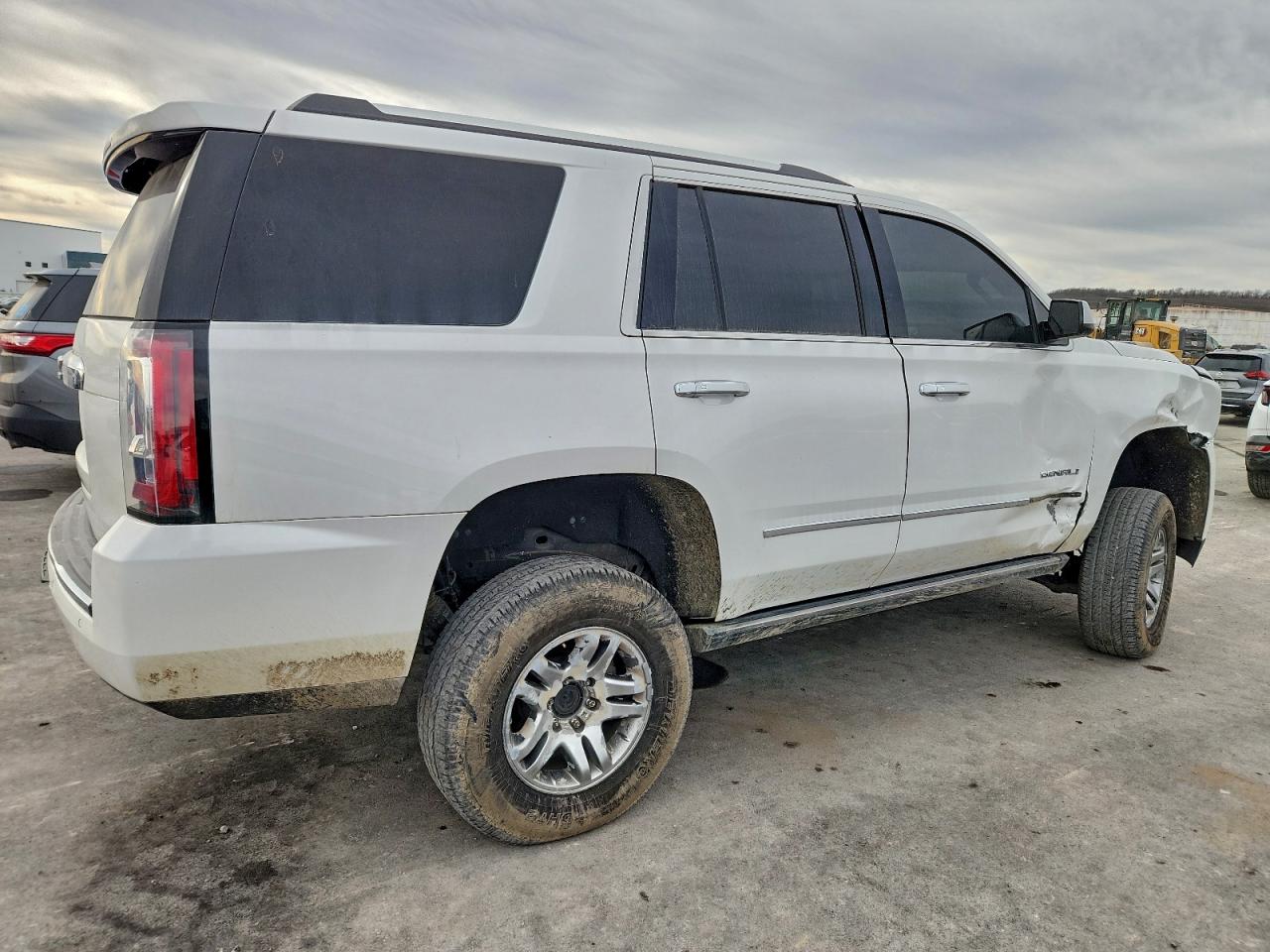 GMC Yukon Denali Image 8