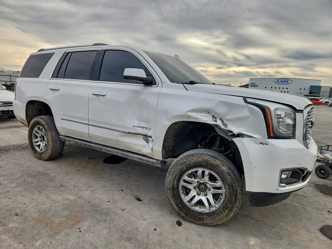 GMC Yukon Denali Image 2