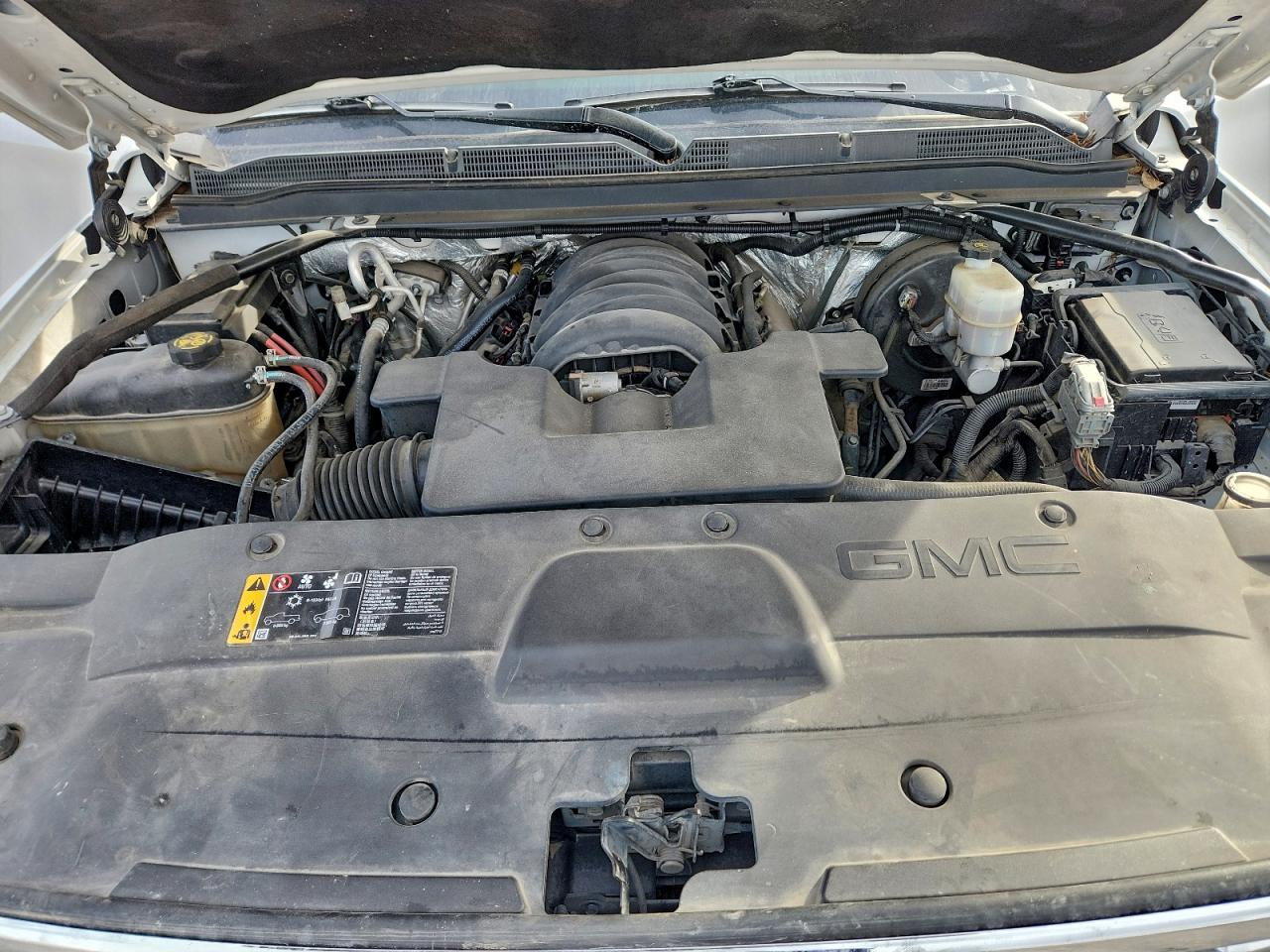 GMC Yukon Denali Image 5