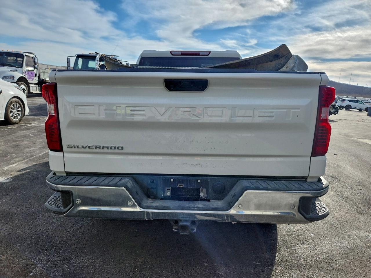 Chevrolet Silverado C1500 Image 10