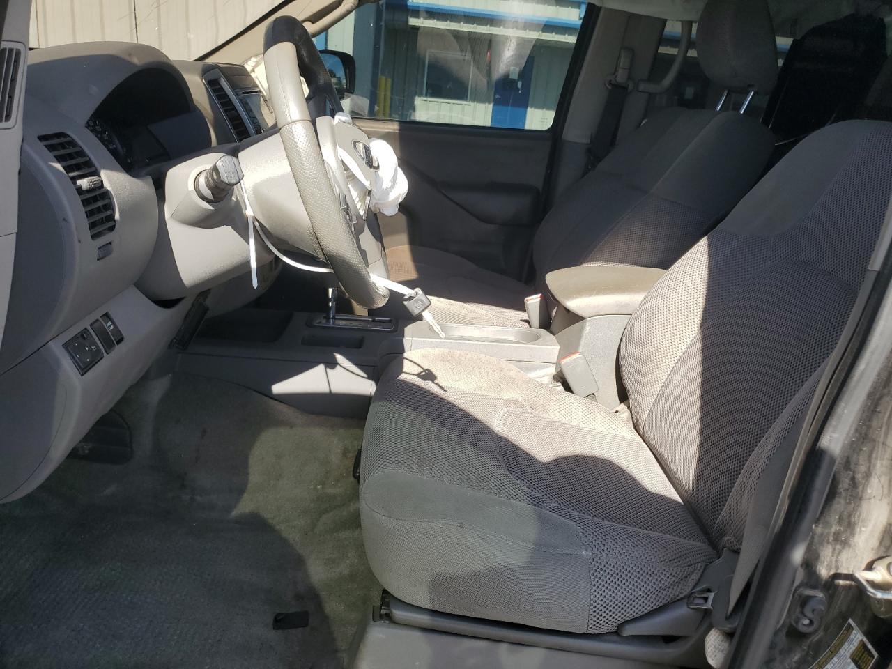 Nissan Frontier S Image 3