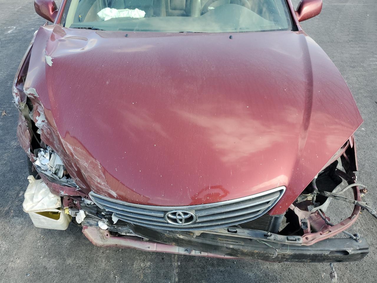 Toyota Camry Le Image 10