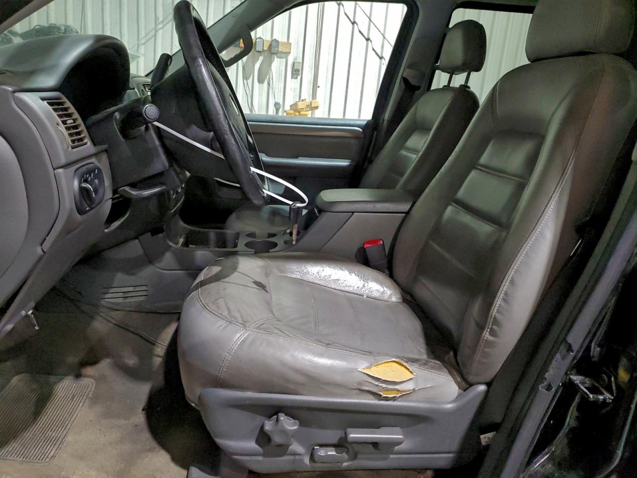 Ford Explorer Xlt Image 6