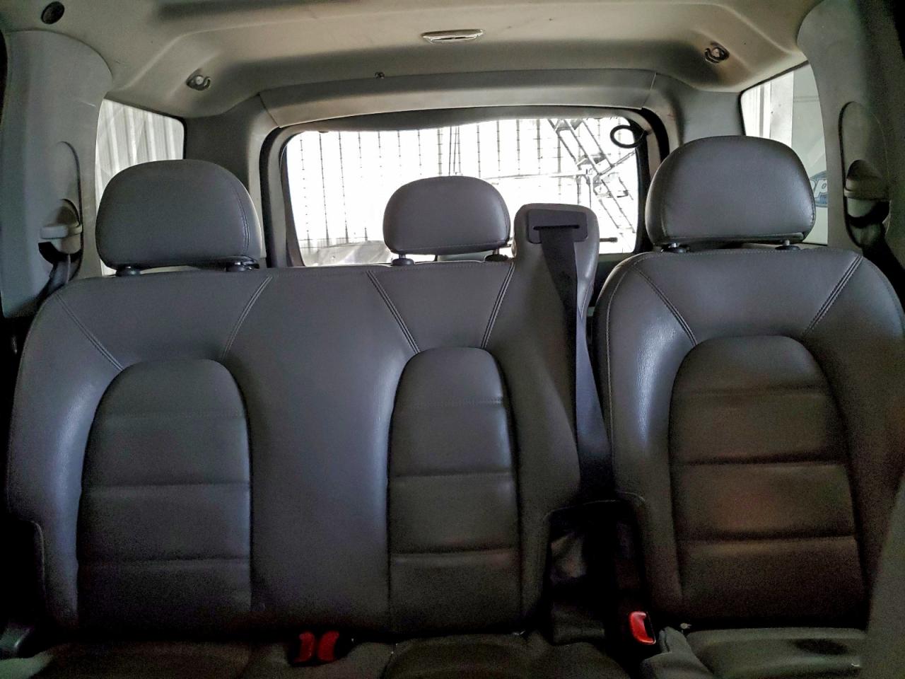 Ford Explorer Xlt Image 10