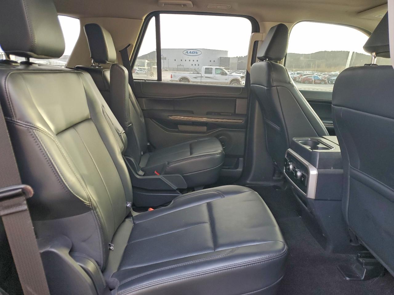 Ford Expedition Xlt Image 3