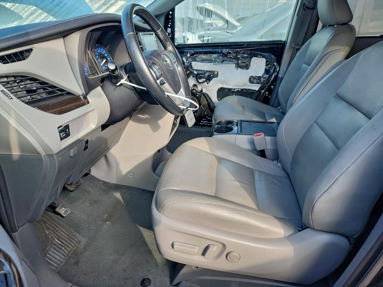 Toyota Sienna Xle Image 4
