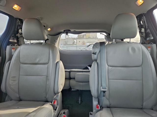 Toyota Sienna Xle Image 6