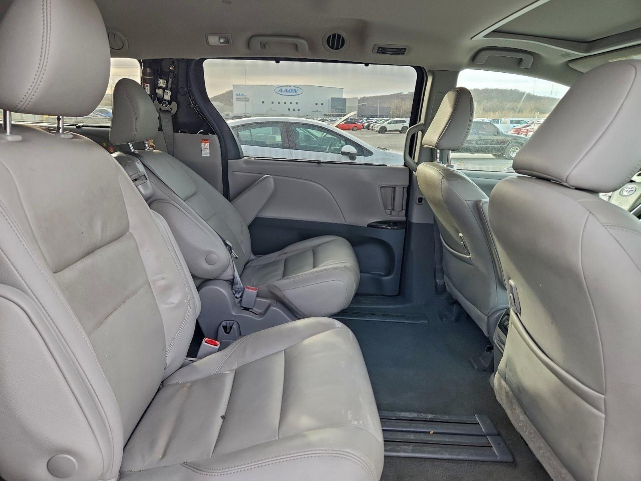 Toyota Sienna Xle Image 13