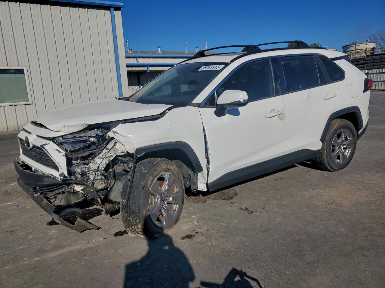 Toyota RAV4 Xle Image 1