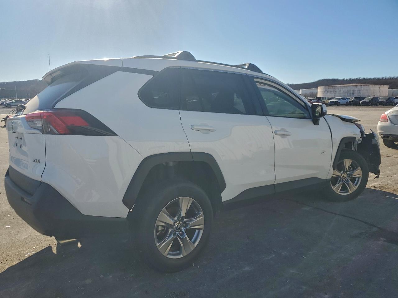 Toyota RAV4 Xle Image 2