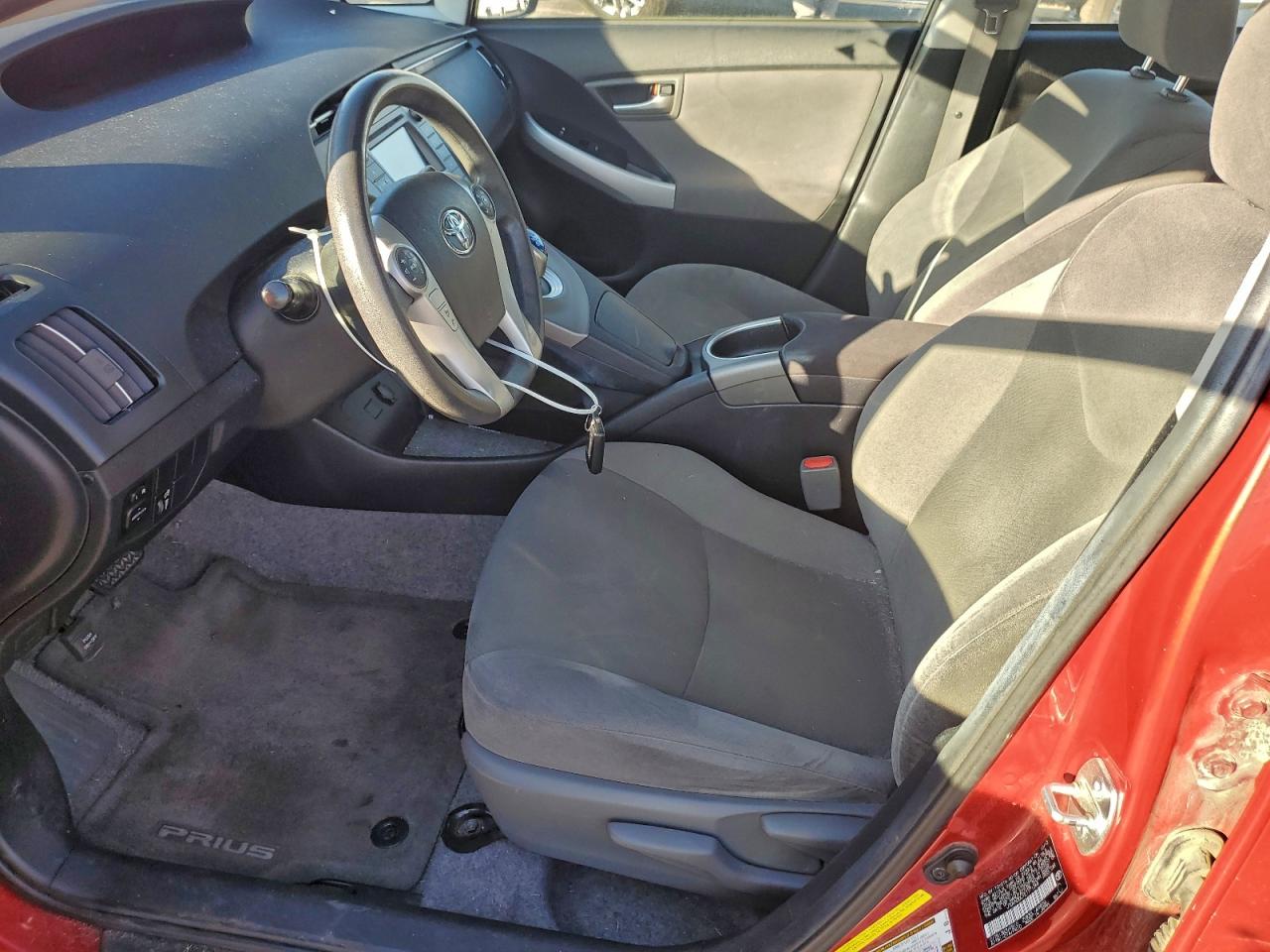 Toyota Prius Image 12